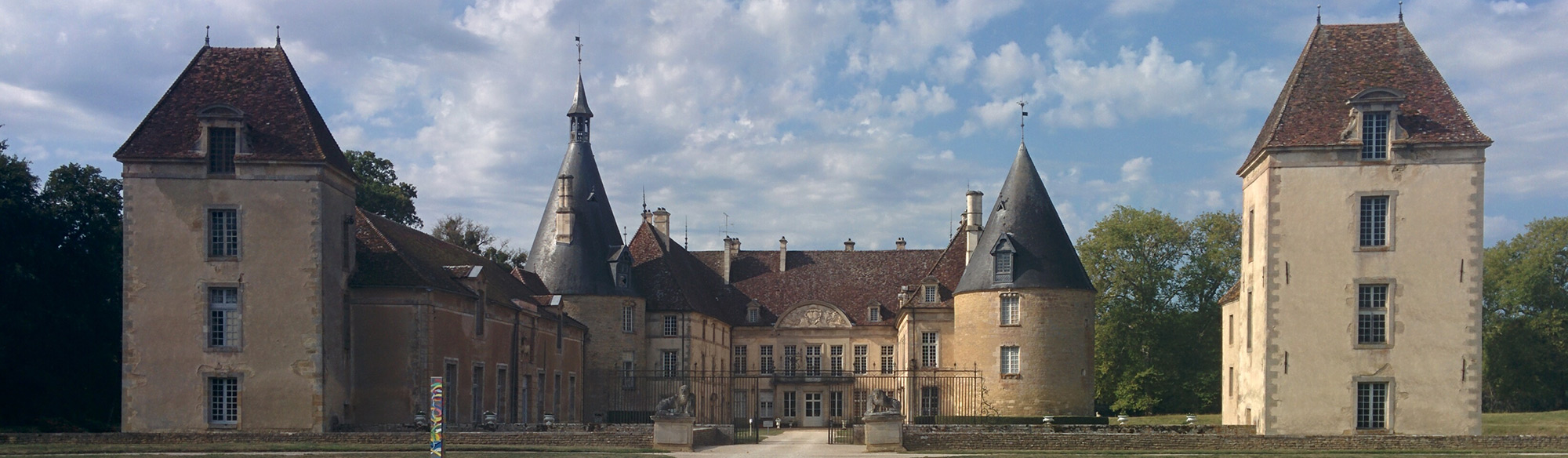 chateau de commarin